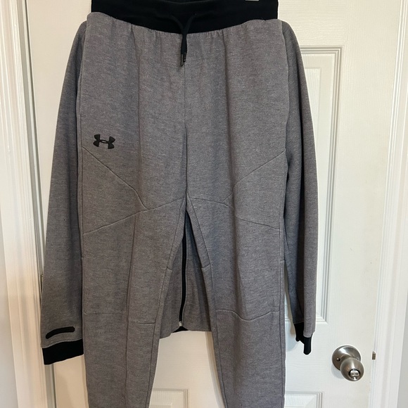 Under armour track suit - Picture 2 of 3